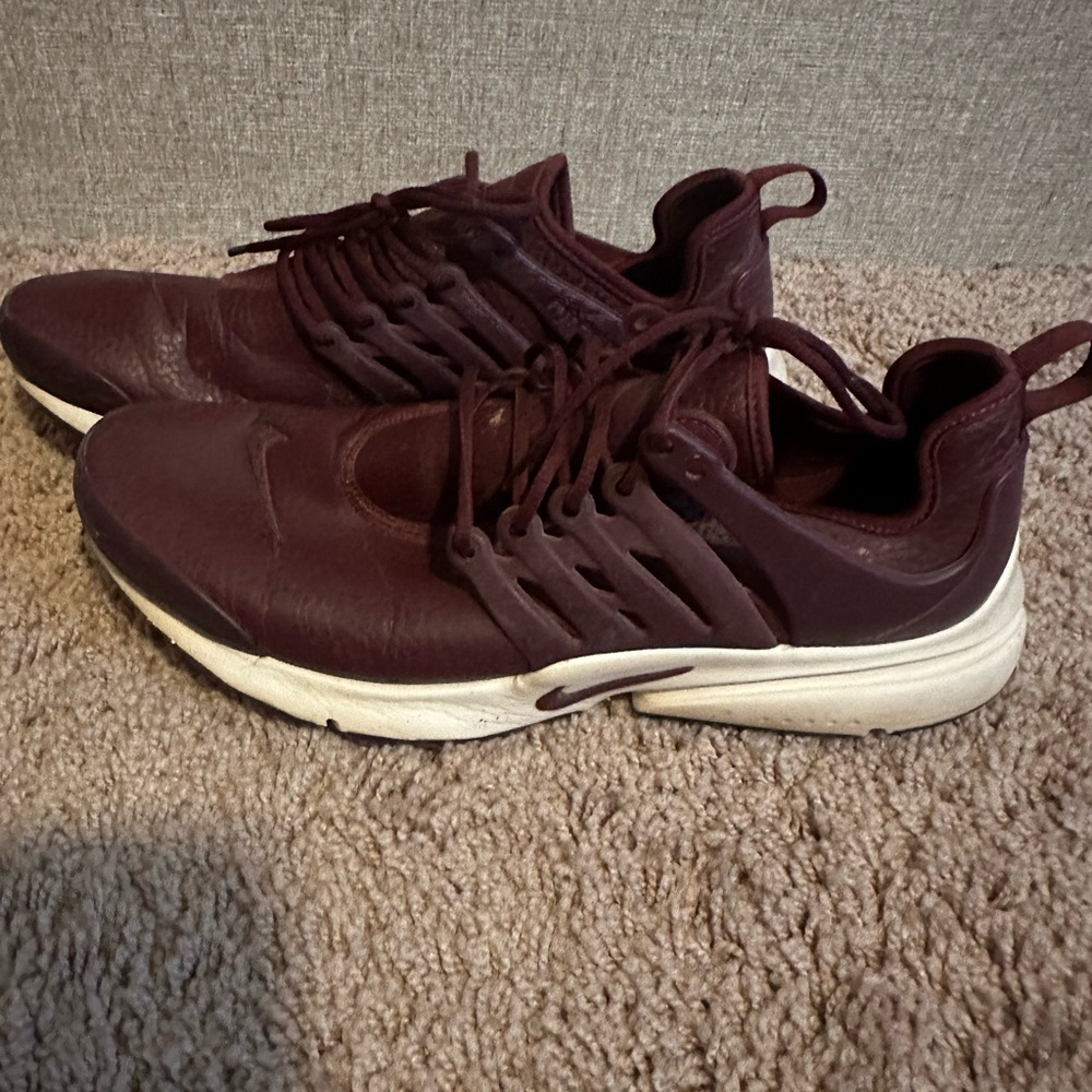 Nike tennis shoes